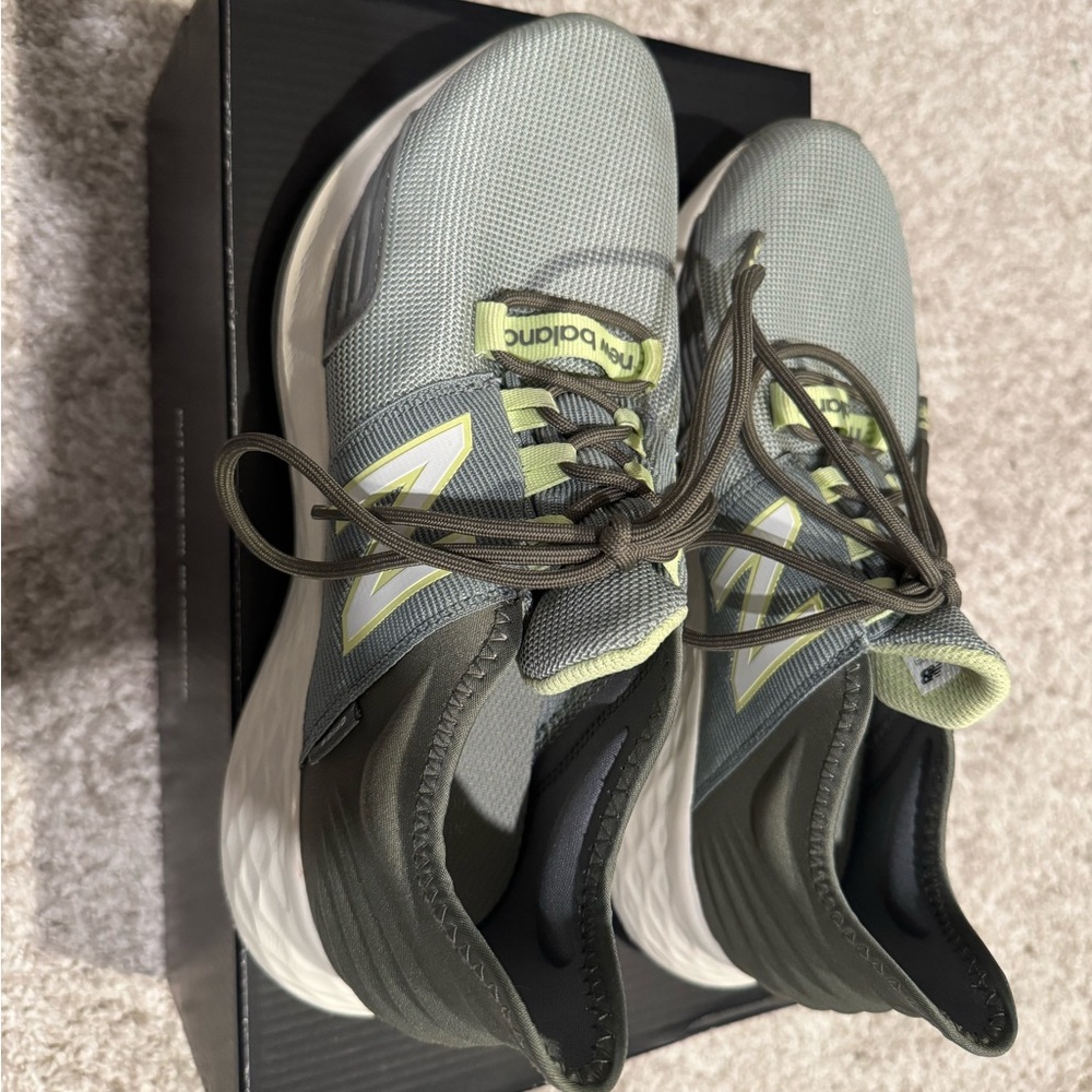 FIGS New Balance women’s size 8.5 ROAV shoes.
